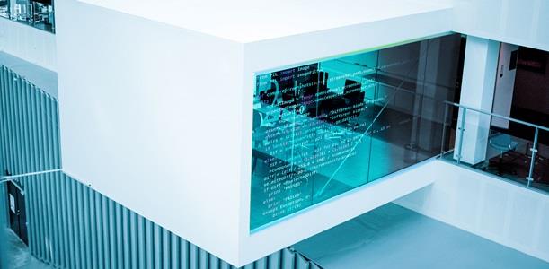 ITU skybox med kode på glas